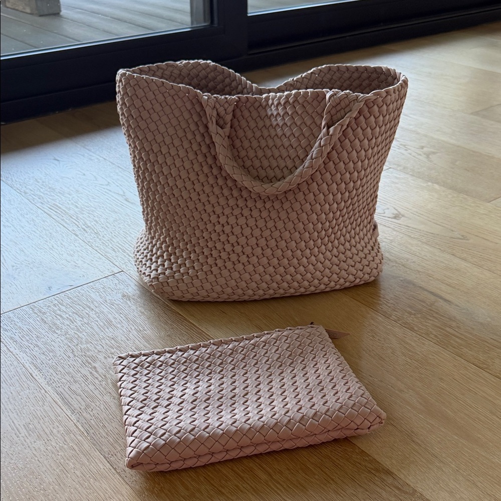 Naghedi Tote
